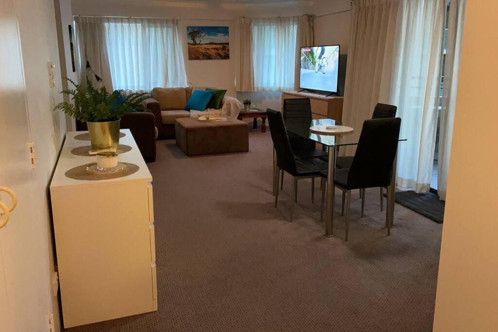 Apartament 2 Beds 2 Baths Apt In Braddon Cbd - Pool, 1 Free Parking, Gym Canberra Zewnętrze zdjęcie